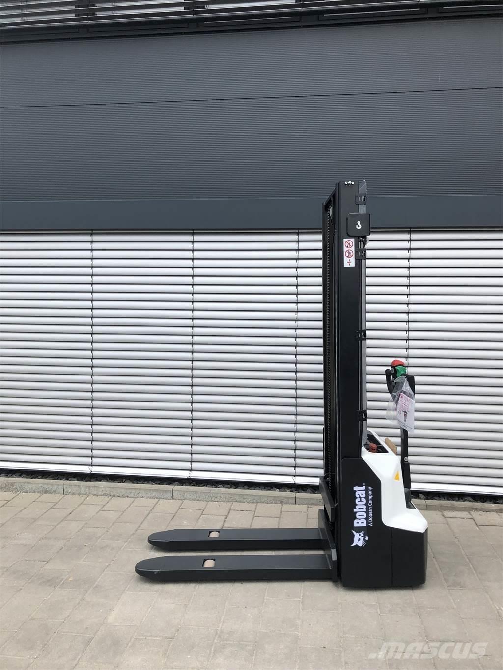Bobcat LSM12N Transpallet uomo a terra