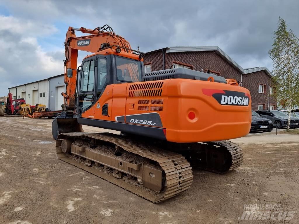 Doosan DX 225 LC-3 Escavatori cingolati