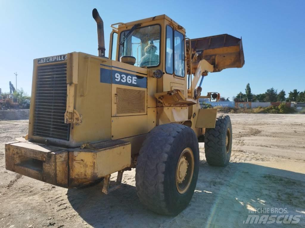CAT 936 E Pale gommate