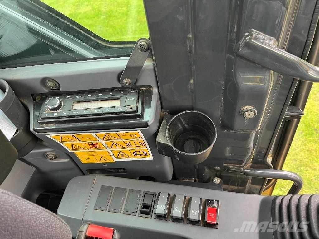 Komatsu PW 118 Escavatori gommati