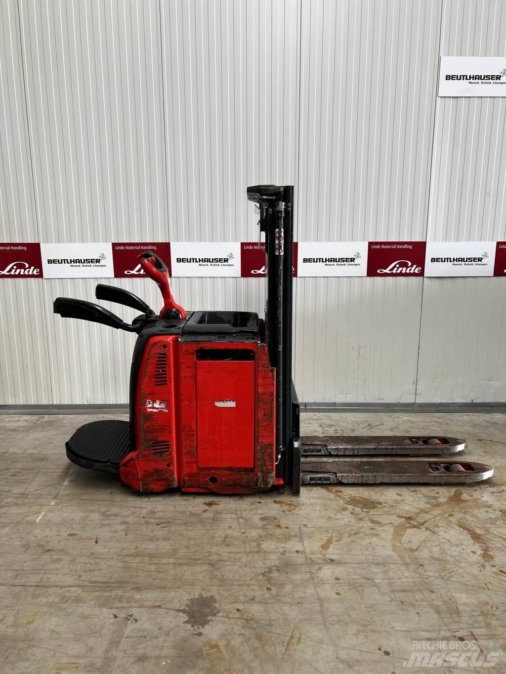 Linde D12AP Transpallet uomo a terra