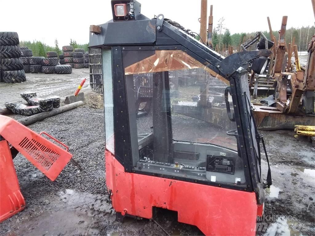 Valmet 911.1 Cabine e interni