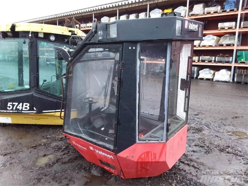 Valmet 911.1 Cabine e interni