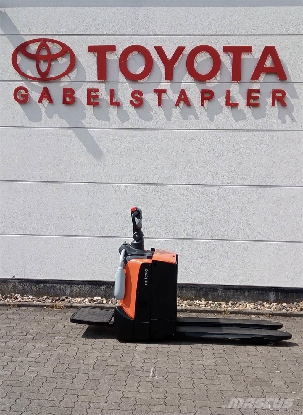 Toyota LPE 220 Transpallet uomo a terra