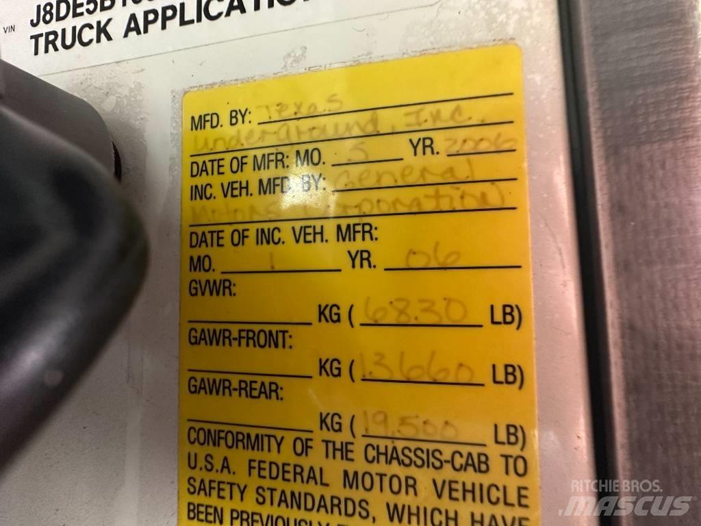 GMC W 5500 HD Camion autospurgo