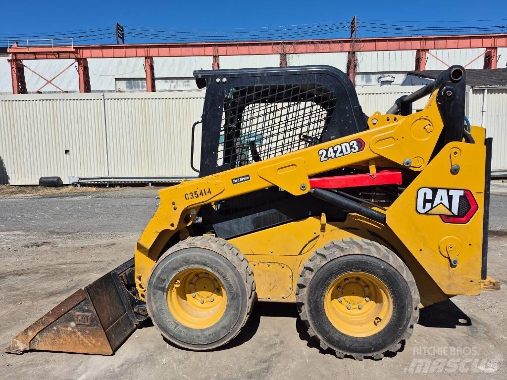 CAT 242 D Mini Pale Gommate