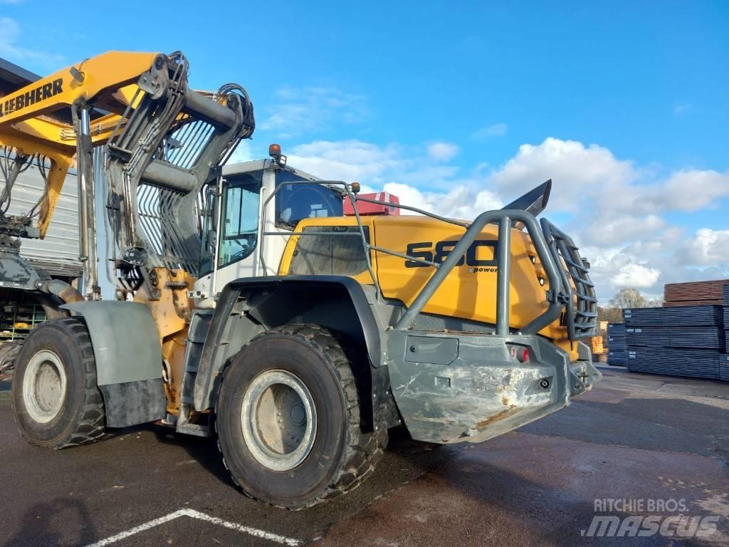  lLIEBHERR 580 Caricatronchi con base su rimorchio