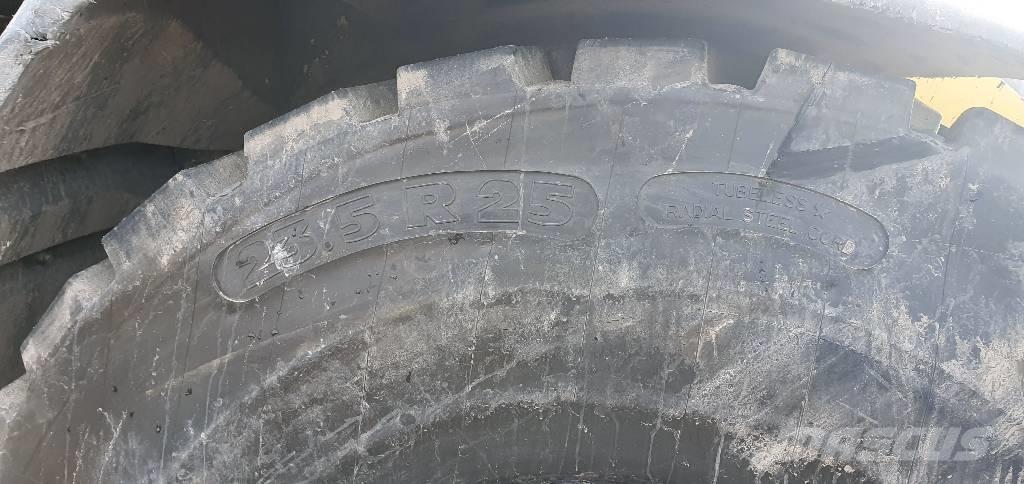 Liebherr L 556 Pale gommate