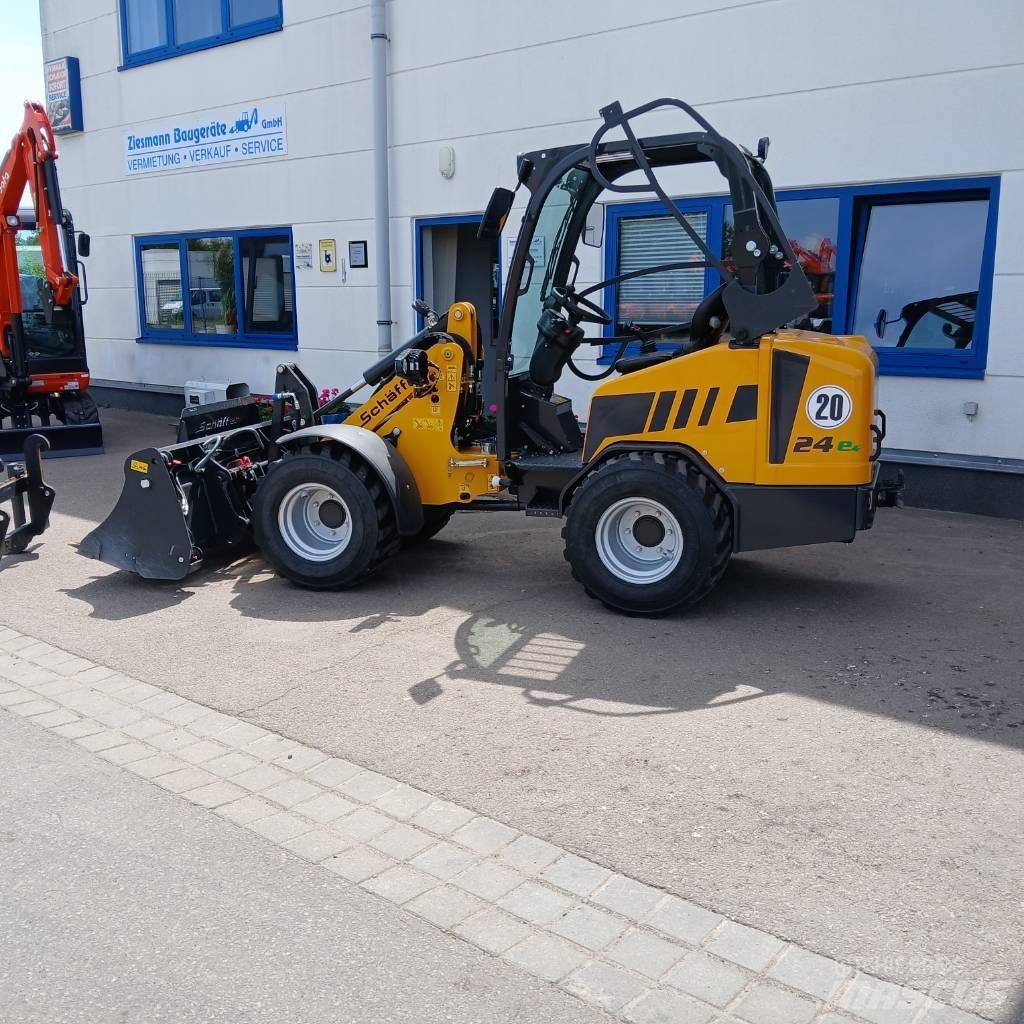 Schäffer Lader 24e Mini Pale Gommate