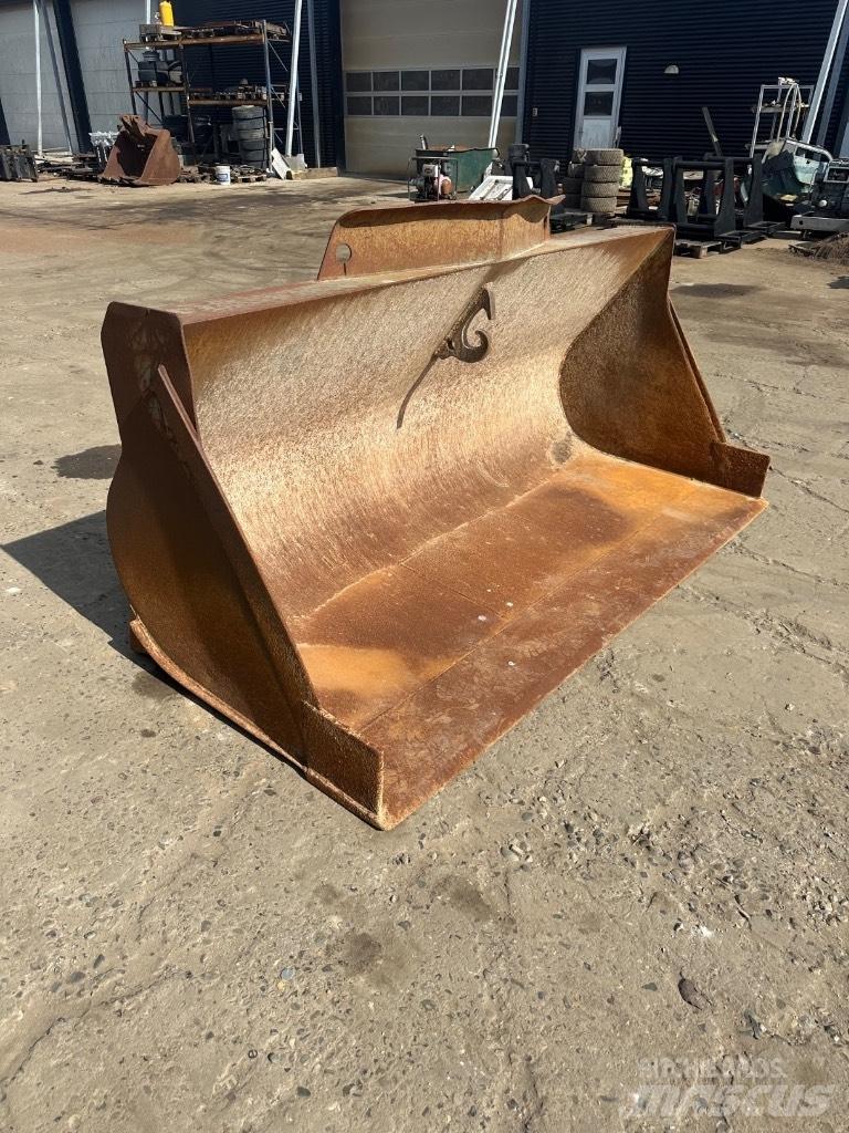 Volvo 2500mm Benne