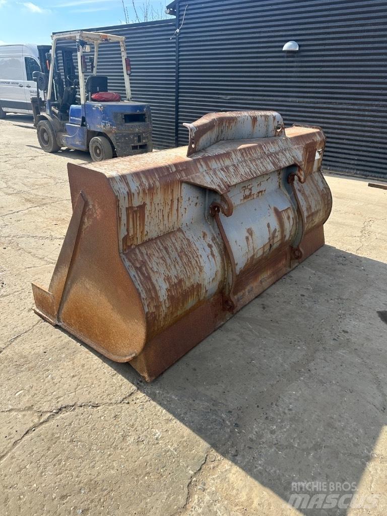 Volvo 2500mm Benne