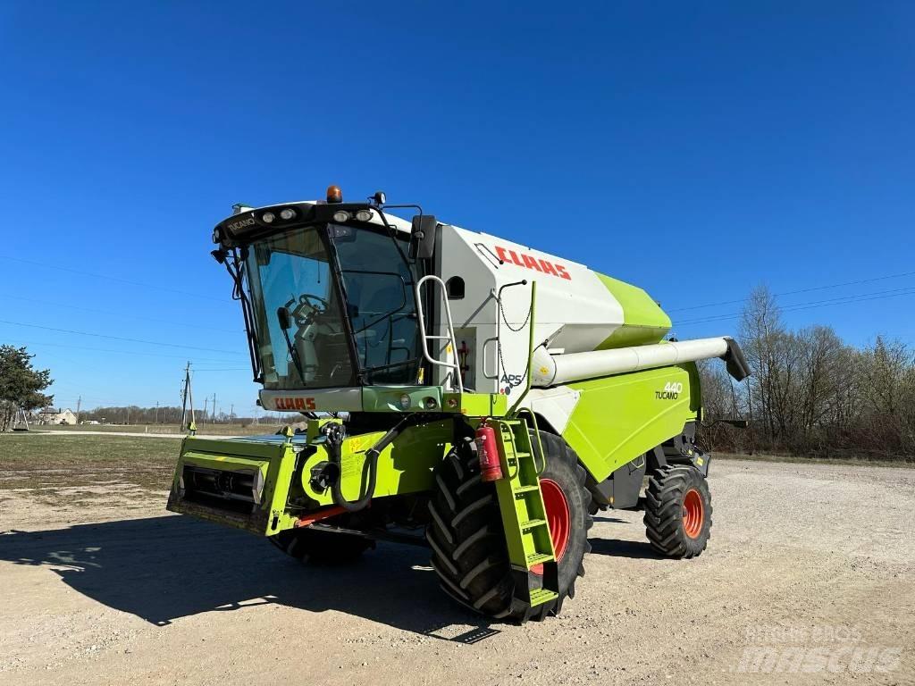 CLAAS Tucano 440 Mietitrebbiatrici