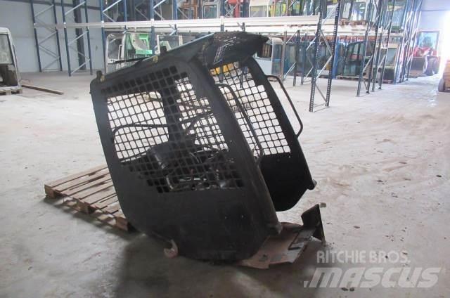 Komatsu SK714 Cabine e interni