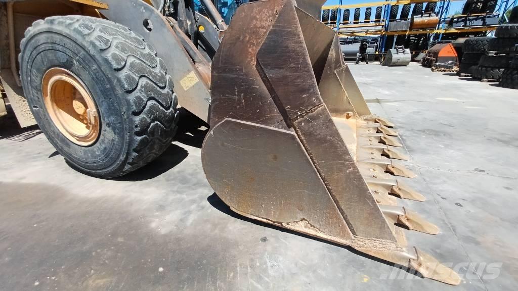 Volvo L 180 F Pale gommate
