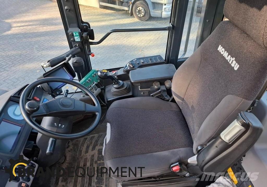 Komatsu WA270-7 Pale gommate