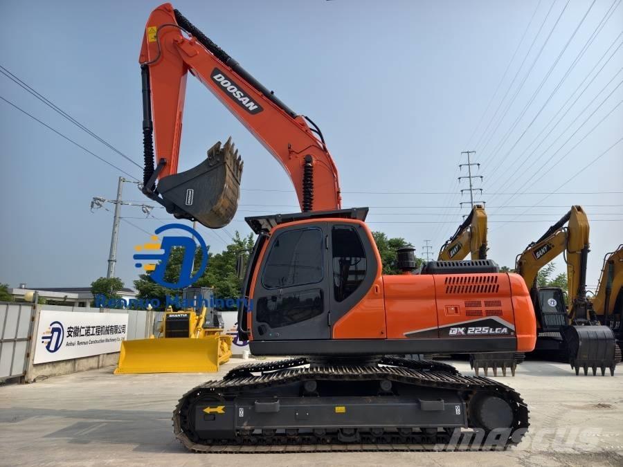 Doosan DX 225 LCA Escavatori cingolati