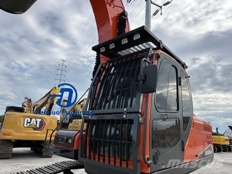 Doosan DX 225 LCA Escavatori cingolati