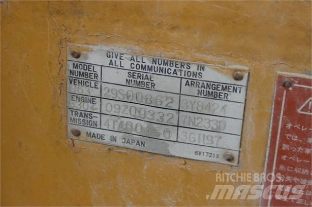 CAT 963 Pale cingolate