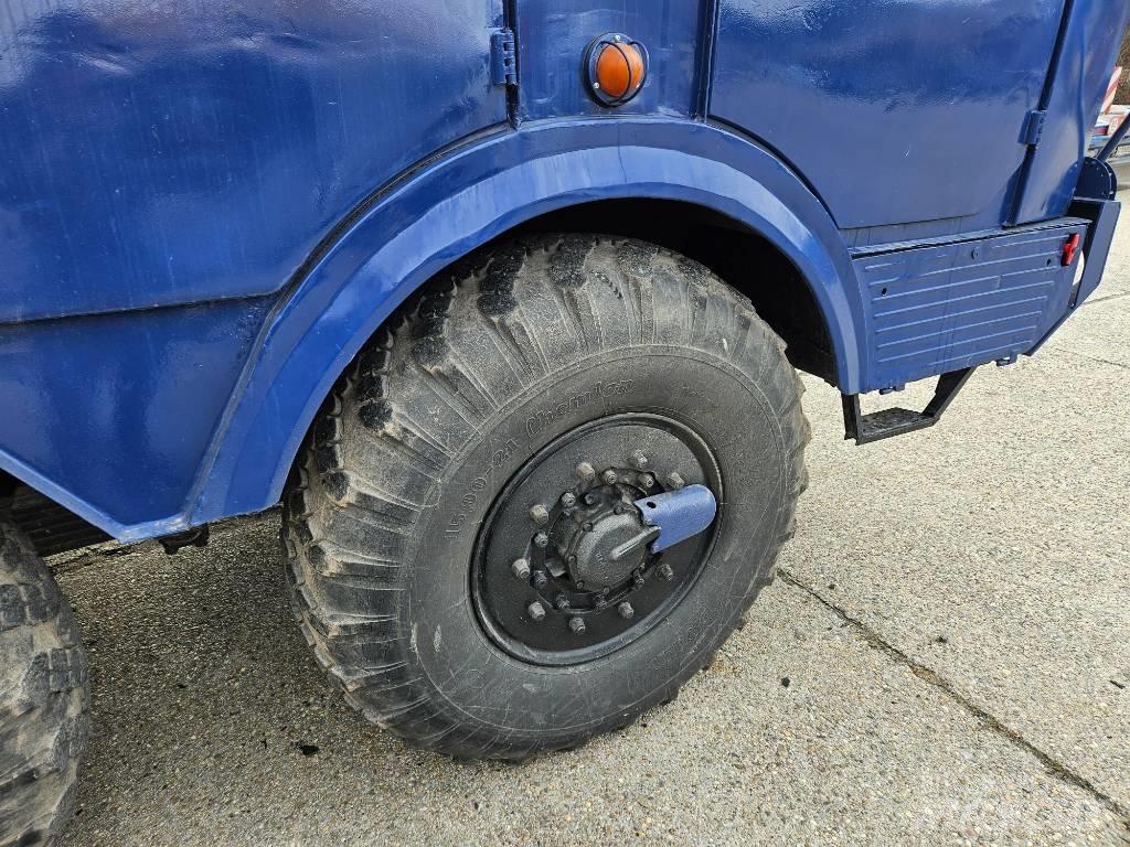 Tatra 813 8x8 KOLOS Autocabinati