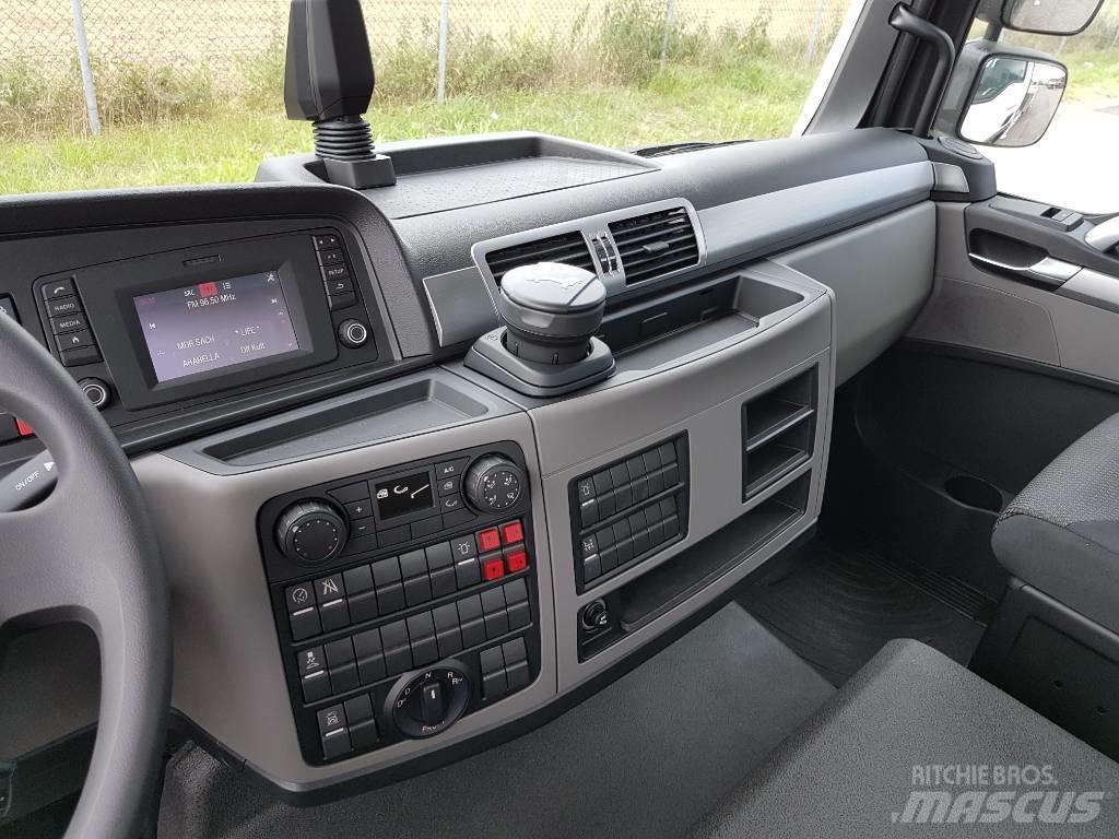 Palfinger P 300 KS Piattaforme autocarrate