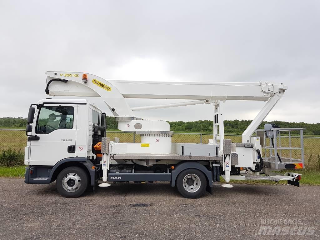 Palfinger P 300 KS Piattaforme autocarrate