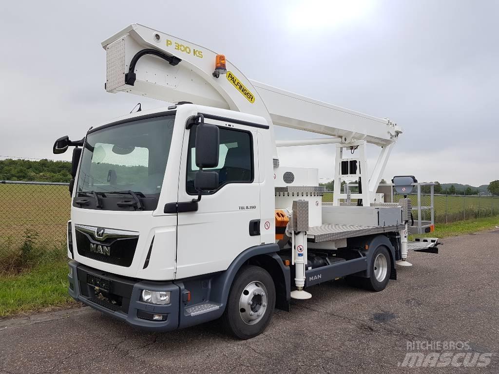 Palfinger P 300 KS Piattaforme autocarrate