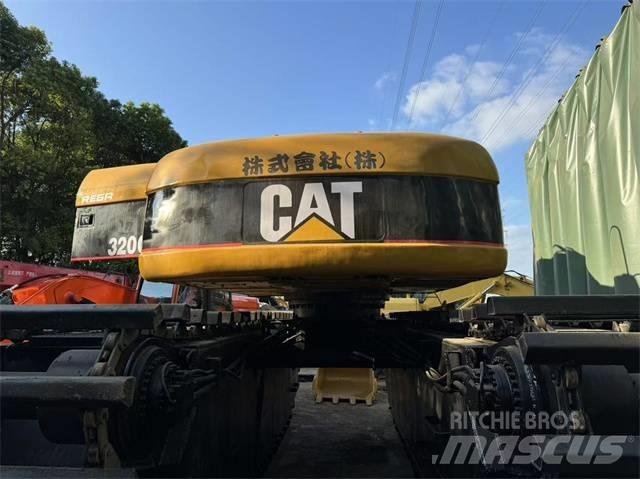 CAT 320 C Escavatori anfibi