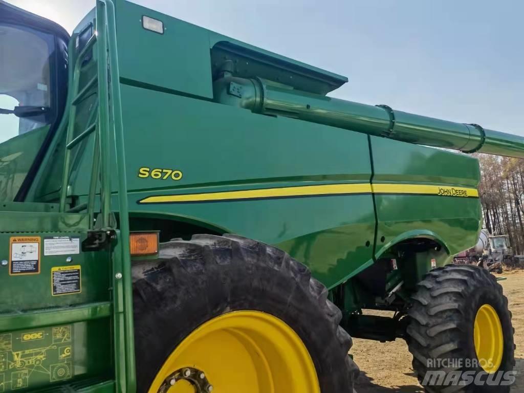 John Deere S670 Mietitrebbiatrici