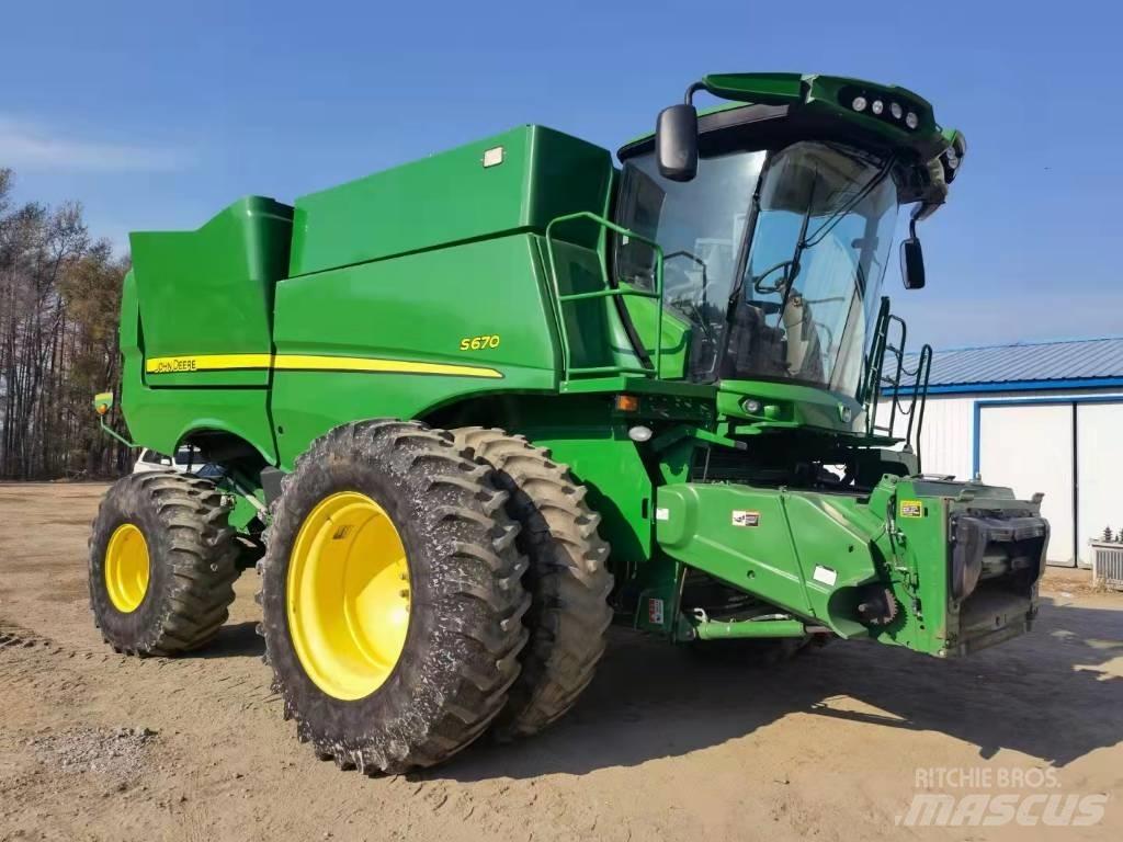 John Deere S670 Mietitrebbiatrici