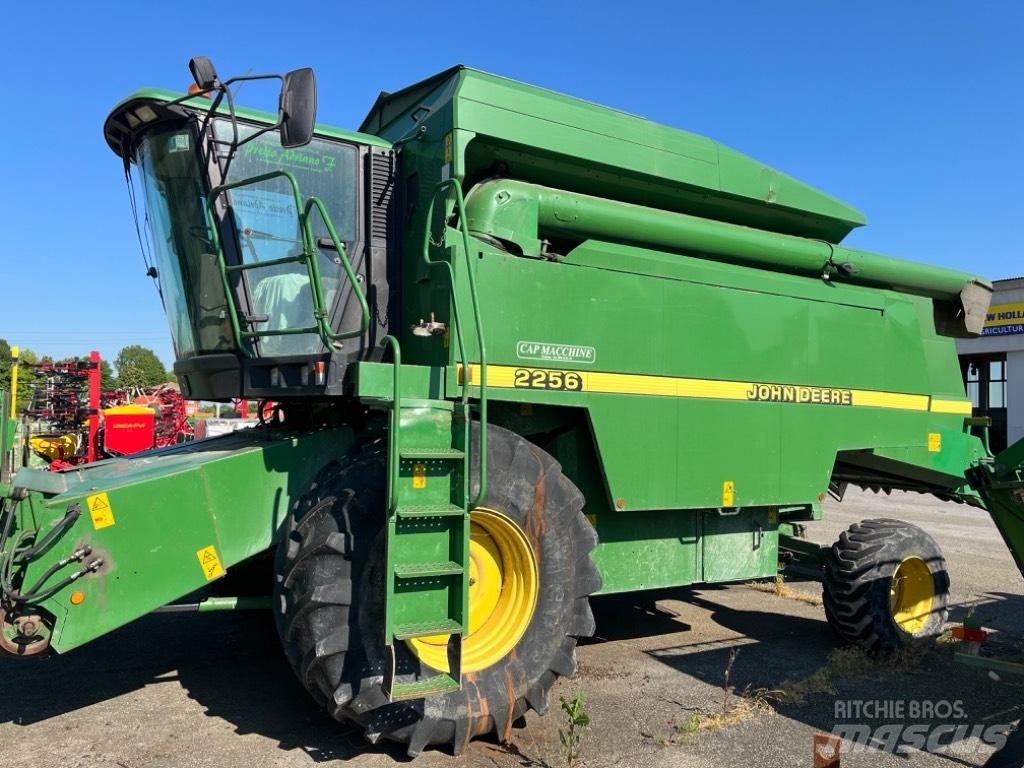 John Deere 2256 Mietitrebbiatrici