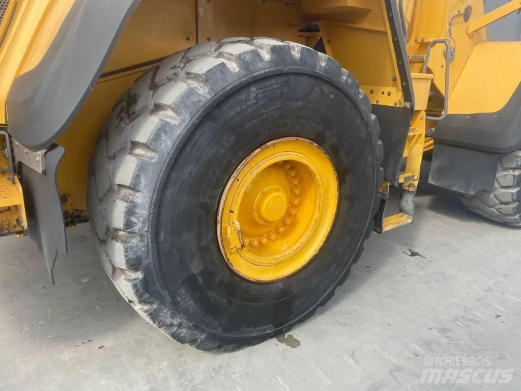 Volvo L180G Pale gommate