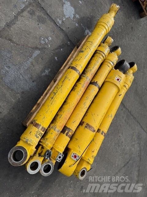 Komatsu PW 180 Componenti idrauliche