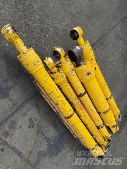 Komatsu PW 180 Componenti idrauliche