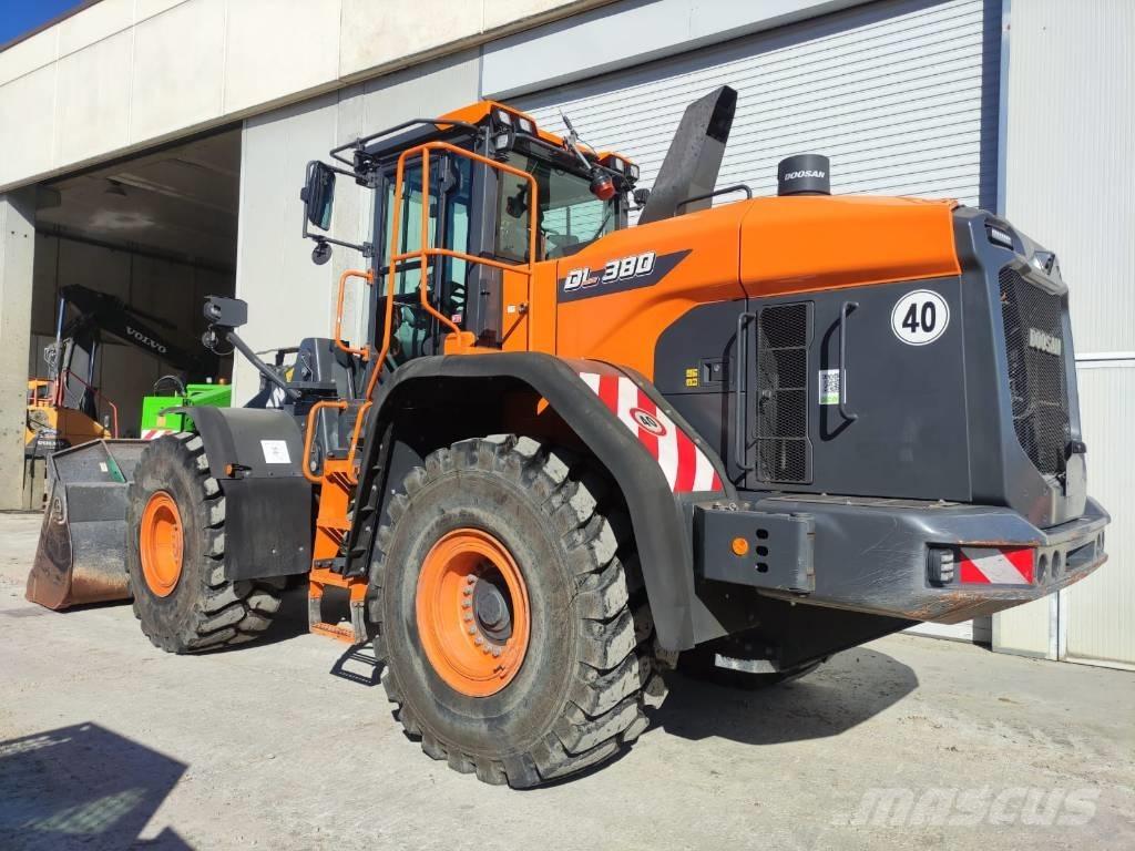 Doosan DL 380-7 Pale gommate