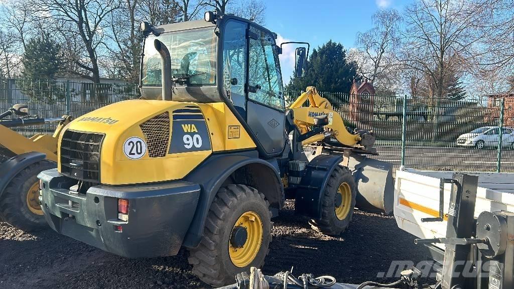 Komatsu WA 90 Pale gommate
