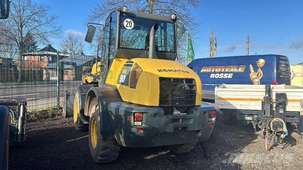 Komatsu WA 90 Pale gommate