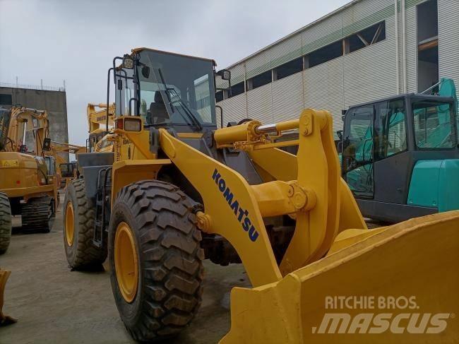 Komatsu WA 320 Pale gommate