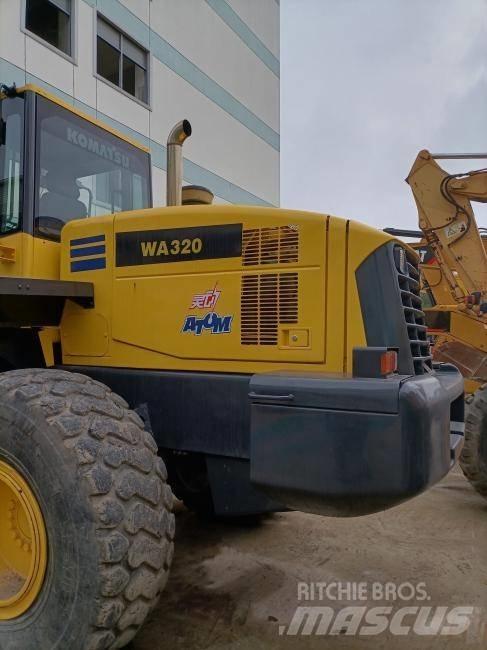 Komatsu WA 320 Pale gommate