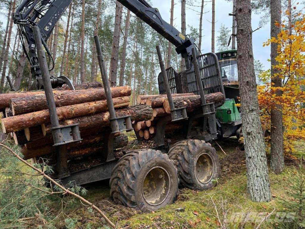 John Deere 1010 E Forwarder