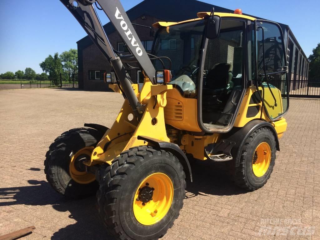 Volvo L 25 F Pale gommate