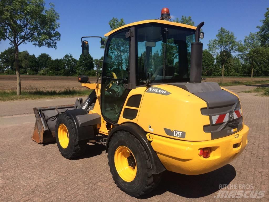 Volvo L 25 F Pale gommate