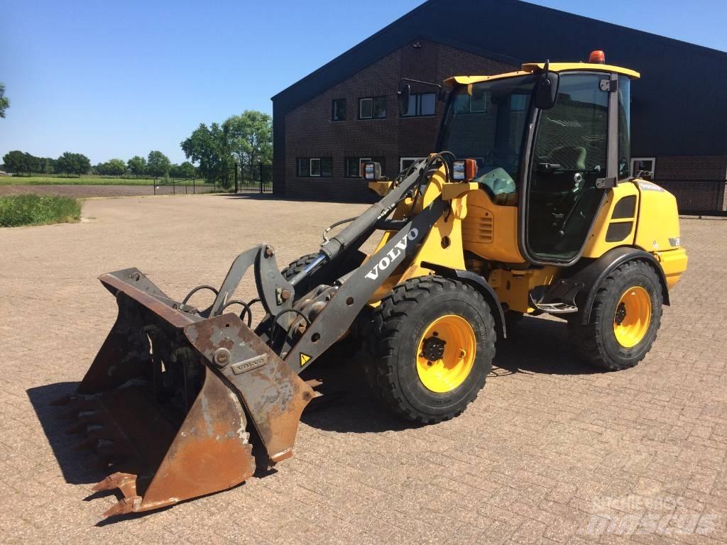 Volvo L 25 F Pale gommate