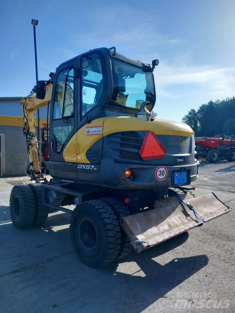 Doosan DX 57 W-5 Escavatori gommati