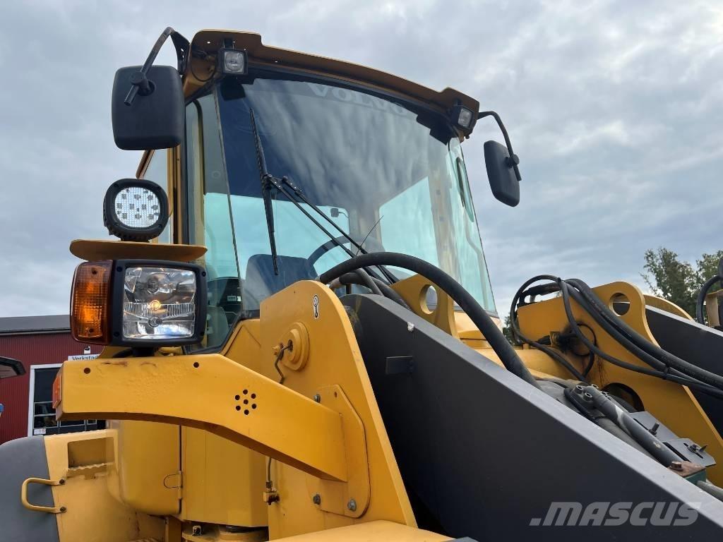 Volvo L 120 E Pale gommate