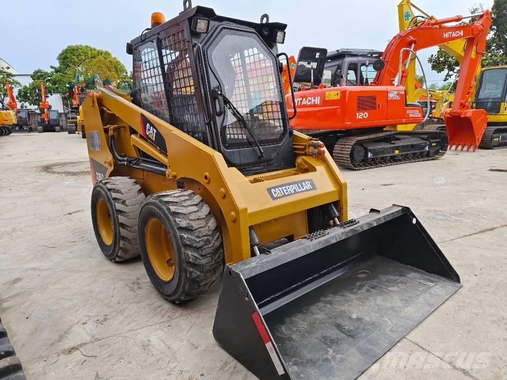 CAT 226 C Mini Pale Gommate
