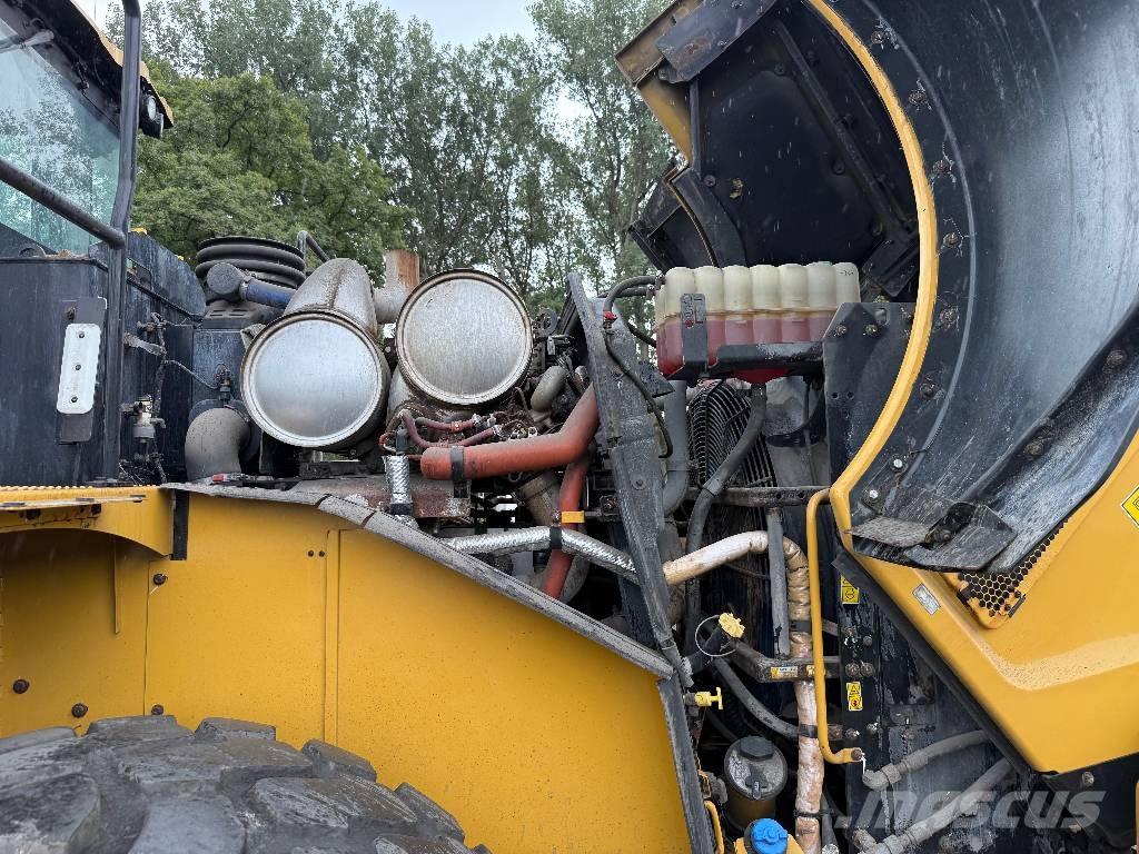 CAT 966MXE Pale gommate