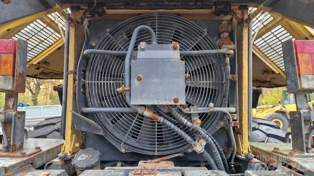 Komatsu WA 200 PZ-6 Pale gommate