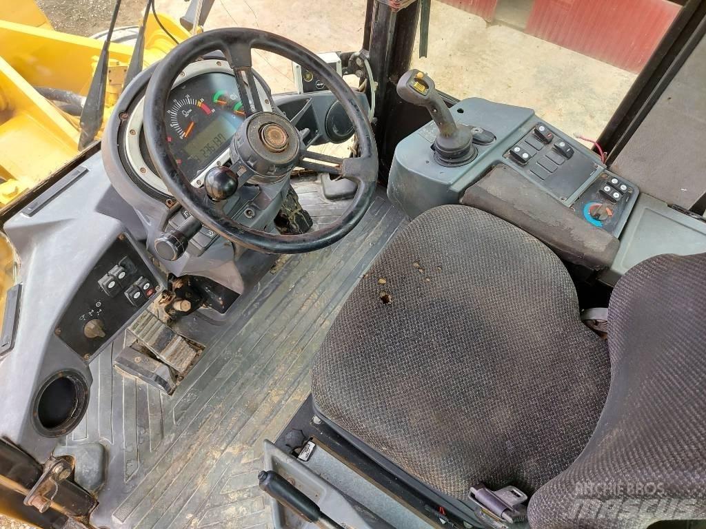 CAT 938 H Pale gommate