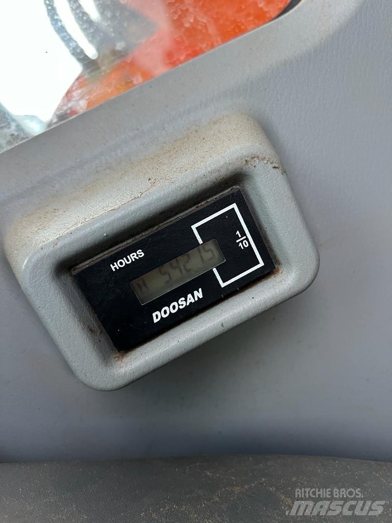 Doosan DX140 LCR Escavatori cingolati