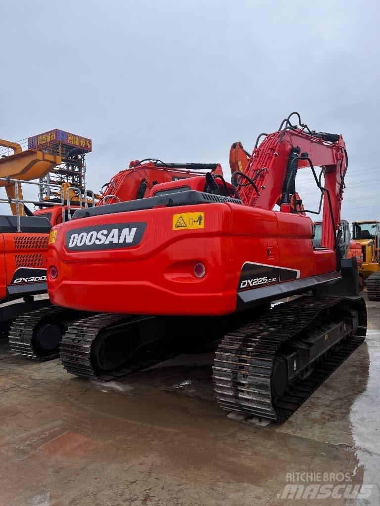Doosan DX 225 LC-9 Escavatori cingolati